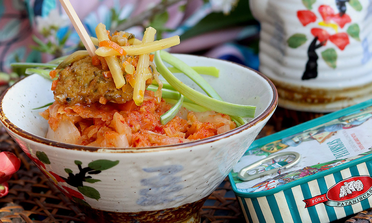 Kimchi com Pataniscas de Grão com Cenoura